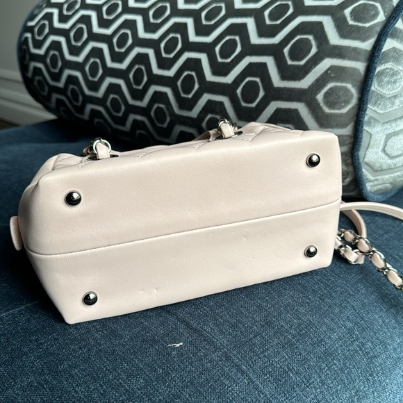 Chanel Feather Weight Bowling Quilted  Leather Shoulder Bag - Picture 4 of 10